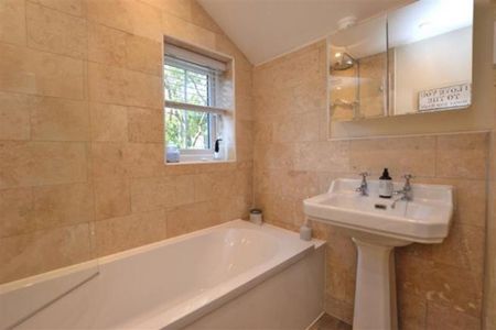 3 bedroom end of terrace house to rent - Photo 3