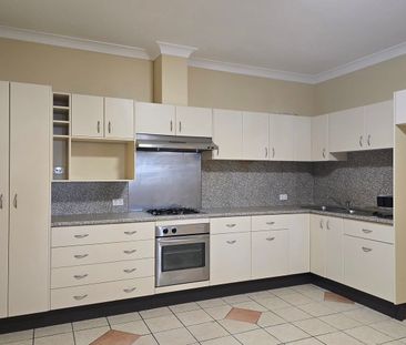 Super Convenient Living! - Photo 3