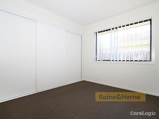 MODERN 3 BEDROOM FAMILY HOME WITH AIR CON. - Photo 1