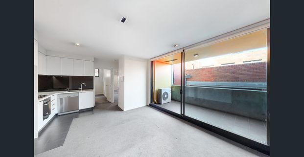 2 Bedroom Apartment In Prime West Melbourne Location - Photo 1