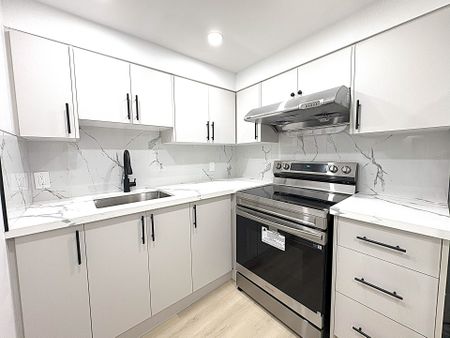 For Lease - 9 Truro Crescent, Toronto, Ontario - Photo 3