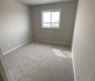 For Lease - 57 Sycamore Street, Welland, Ontario - Photo 2