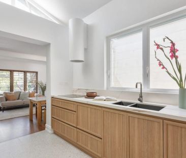 Beautifully Renovated Apartment in Converted Terrace - Photo 6