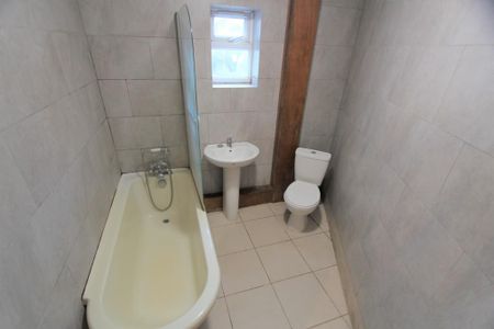 1 bedroom ground floor flat to rent - Photo 4