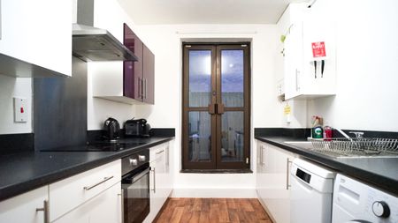 4 bedroom apartment to rent West Street, Sheffield, South Yorkshire, S1 - Photo 5