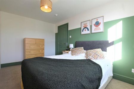 5 bedroom house, 1 en-suite - Photo 4