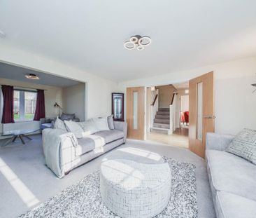 4 bedroom detached house to rent - Photo 6