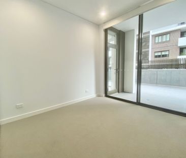 Ground Floor Unit with Courtyard&excl;&excl; - Photo 3