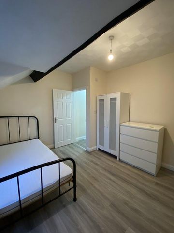 4 bedroom flat to rent - Photo 5