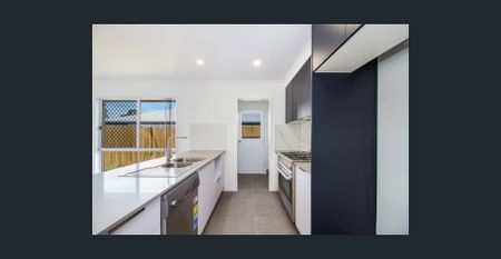 Modern 4-Bedroom Home with Large Backyard & Multiple Living Areas! - Photo 5