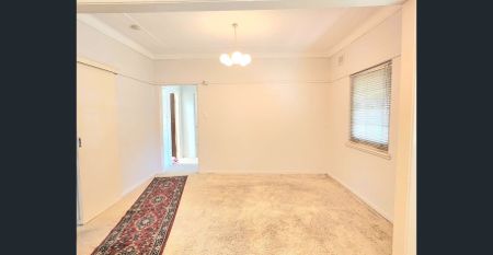 Charming 3-Bedroom Home on the Golf Course - Photo 2