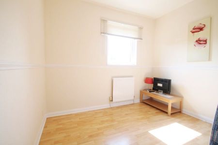 Philpots Close, West Drayton, UB7 - Photo 5