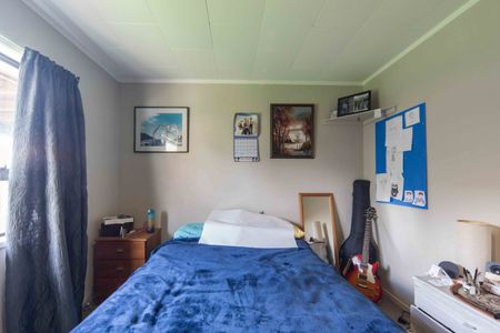 Well-Presented Three Bedroom Home - Photo 5