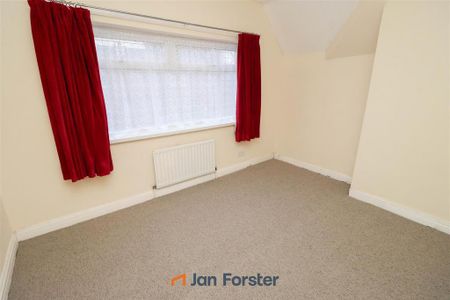 3 bedroom end of terrace house to rent - Photo 2