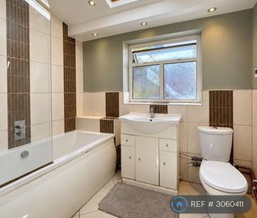 4 bedroom terraced house to rent - Photo 6