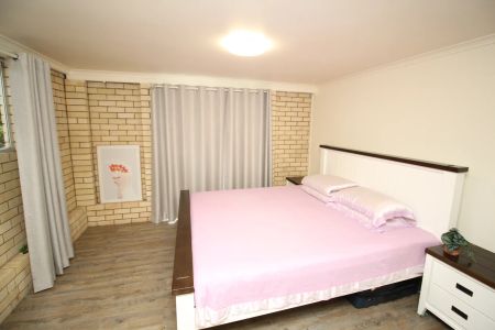 ENTERTAINERS HOUSE WITH A TEENAGERS RETREAT! - Photo 3