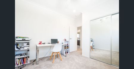 Gorgeous Villa Style Home with Sparking Pool in Bundall - Photo 2