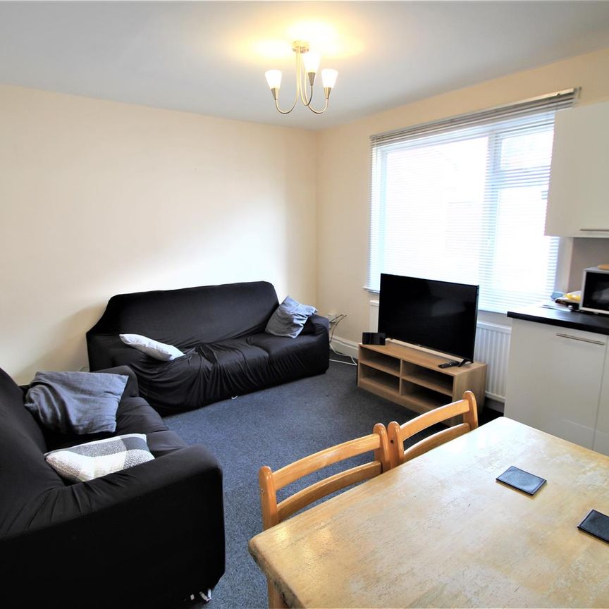Headingley Mount, Headingley, LS6 3JX, Leeds - Photo 1