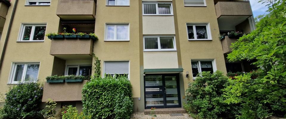 Helle Gepflegte 2,5-Zimmer Wohnung mit Balkon und Garage - Foto 1