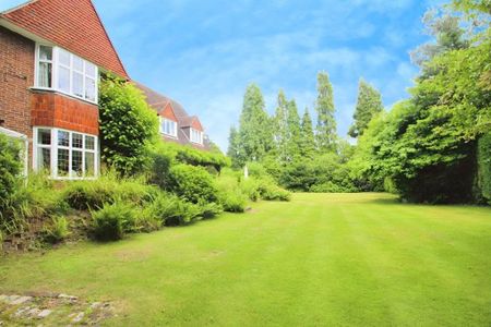 5 bedroom detached house to rent - Photo 3