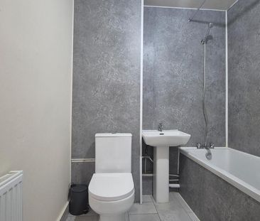 2 bedroom flat to rent - Photo 6