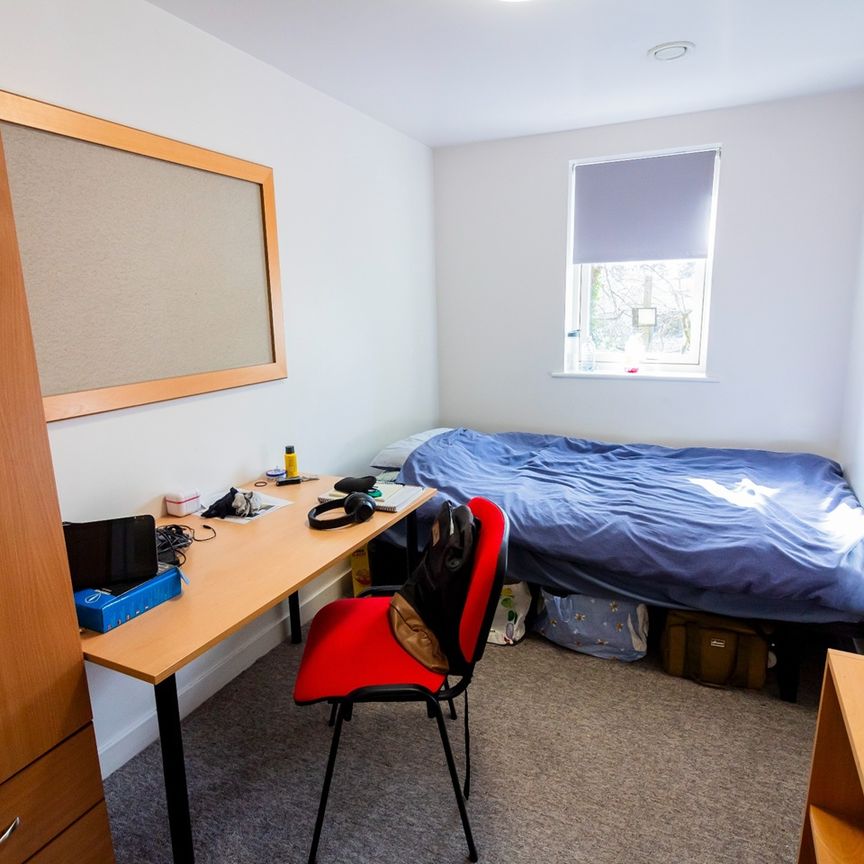 4 Bed Flat, Columbia Lodge, SO16 - Photo 1