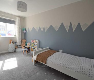 4 bedroom detached house to rent - Photo 2