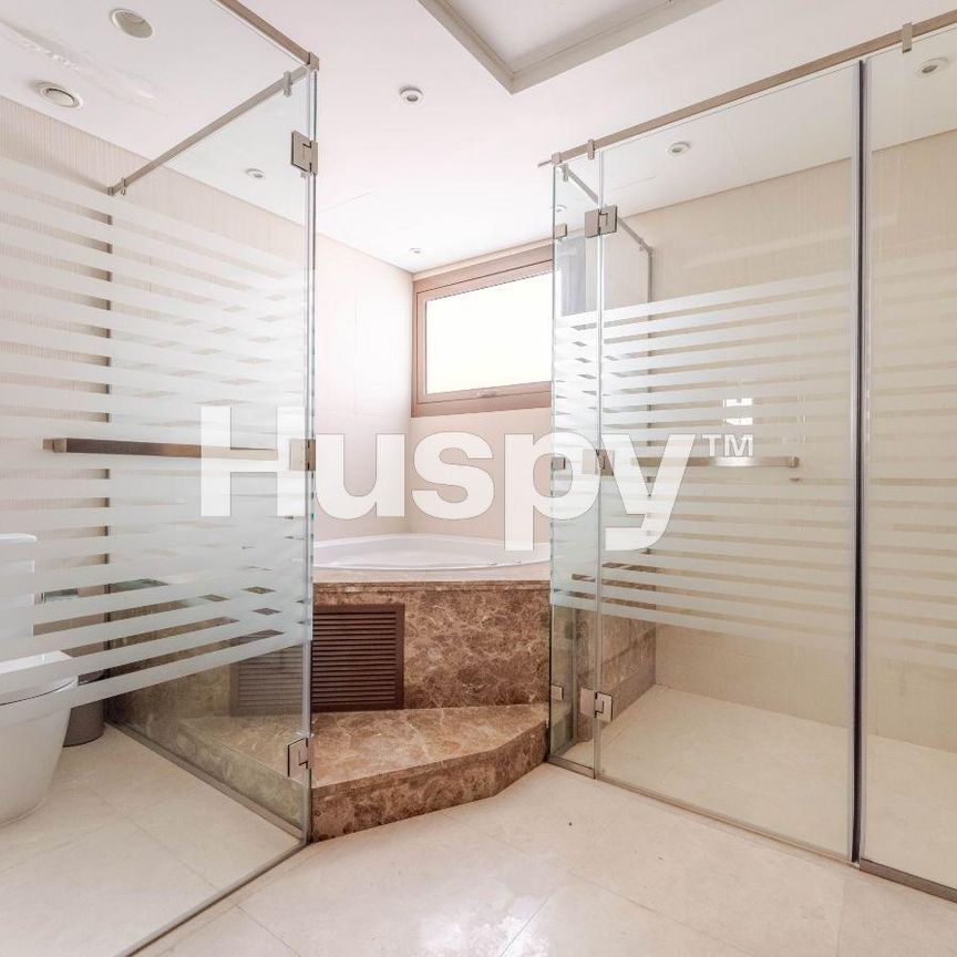 Corner Villa | Vacant | Landscaped - Photo 1