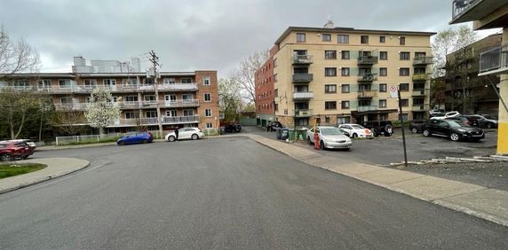 À louer 1275$ – 3 ½ au 2715 Place Darlington, Côte-des-Neiges - Photo 2