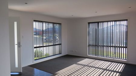 Spacious Three Bedroom Villa - Photo 2