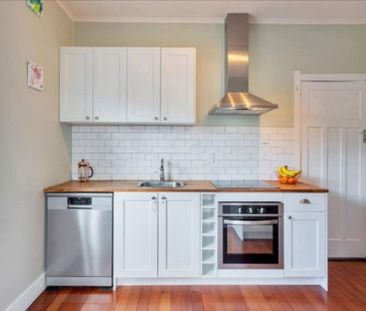 Soaked in Sunshine, Beautiful 3 bedroom home for r - Photo 6