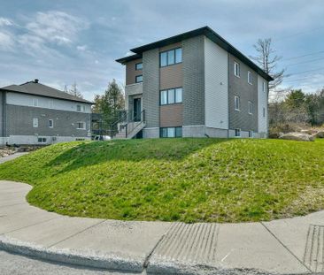 Grand 5 1/2 Avec 2 Salles De Bain - Photo 1