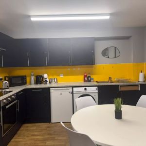 Unfurnished - Photo 2