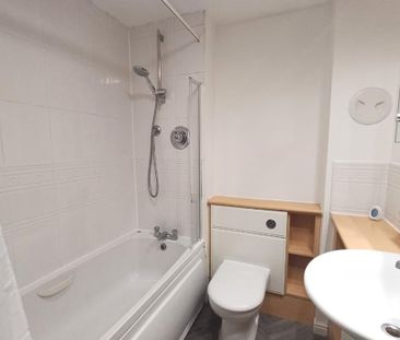 2 bed flat for rent in The Shore - Photo 5