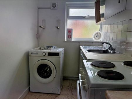 1 bedroom flat to rent - Photo 2