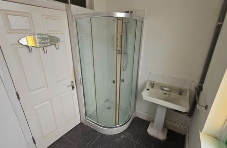 Albion Road, Scarborough - Photo 3