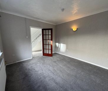 3 bedroom end of terrace house to rent - Photo 1