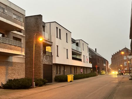 Recent 2 slpka appartement rustig doch centraal gelegen in Geel-Oosterlo (Eindhoutseweg) met terras, autostaanplaats en kelder. - Photo 2