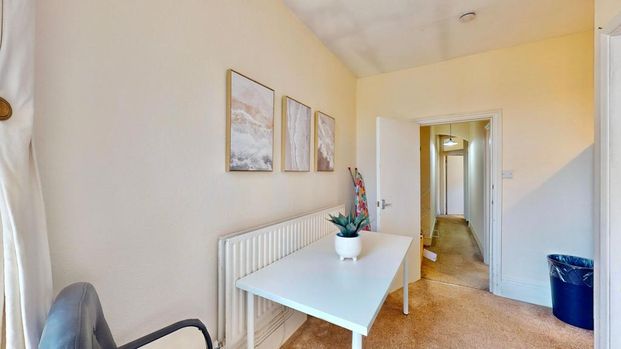 1 bedroom in a flat share to rent - Photo 1