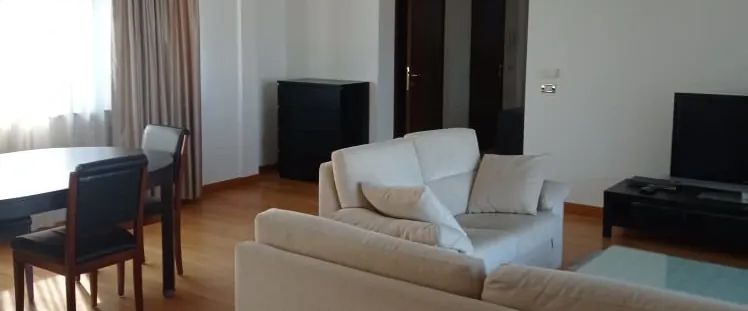 Wohnung mit großer Terrasse in der Nähe der Andrássy-Allee zu vermieten. - Photo 1