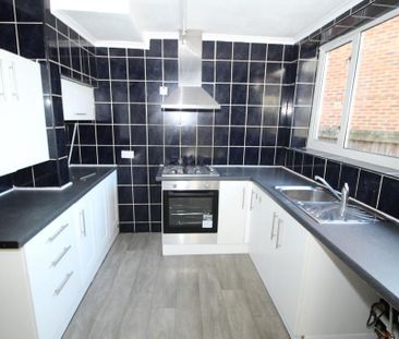3 bedroom semi-detached house to rent - Photo 5