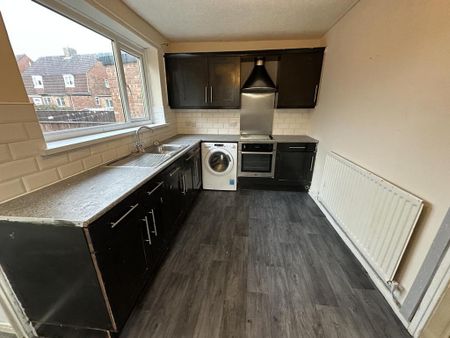 2 bedroom end of terrace house to rent - Photo 4