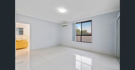 Modern Family Home with Split-System Air-Conditioning Throughout - Photo 5