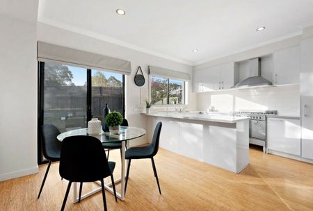 SPACIOUS FOUR BEDROOM HOME IN GREAT LOCATION - Photo 2