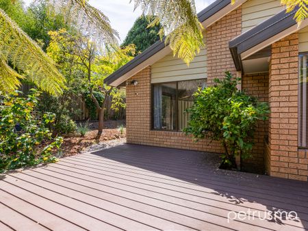 Convenient Family Home - Photo 2