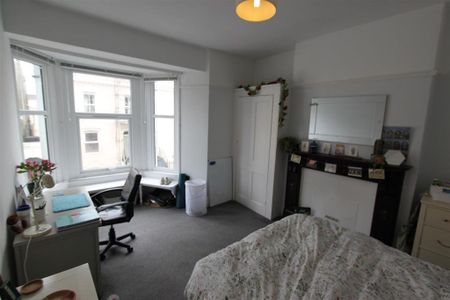 3 bedroom apartment to rent - Photo 5
