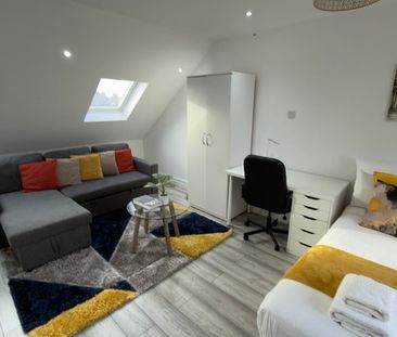 Eastcote Lane - Photo 3