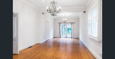 SPLASH INTO SUMMER! - Photo 4