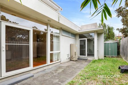 MODERN COMFORT - UNFURNISHED - Photo 4