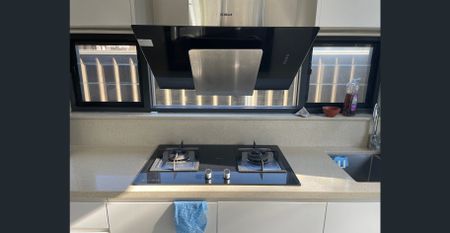 One well furnished private master room for rent in A SHOPPING FRIENDLY LOCATION - Photo 2